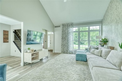 STYLISH UPDATES. INCREDIBLE SPACE. PRIVATE BACKYARD OASIS - photo 11