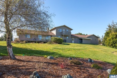 Beautifully appointed and thoughtfully upgraded, this Northwest - photo 18