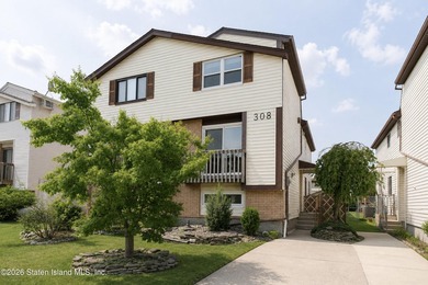 Welcome to 308 Travis Avenue, Staten Island, NY a beautifully - photo 1