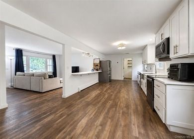 Come see this beautifully renovated Cape Cod-style home located - photo 5