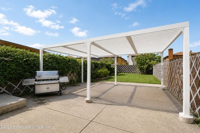 Welcome to 308 Travis Avenue, Staten Island, NY a beautifully - photo 5