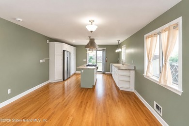 Welcome to 308 Travis Avenue, Staten Island, NY a beautifully - photo 10