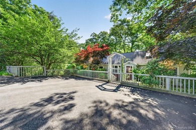 This charming 2-bedroom, 2 full bathroom ranch style house in - photo 2