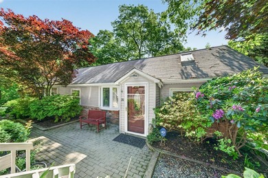 This charming 2-bedroom, 2 full bathroom ranch style house in - photo 4