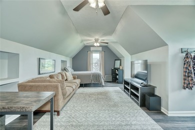 STYLISH UPDATES. INCREDIBLE SPACE. PRIVATE BACKYARD OASIS - photo 36