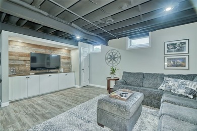 STYLISH UPDATES. INCREDIBLE SPACE. PRIVATE BACKYARD OASIS - photo 38