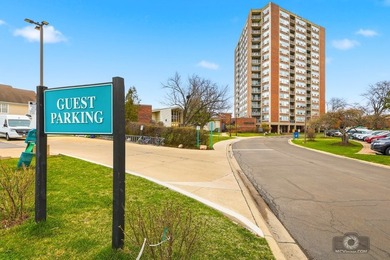 Light, Bright & Beautiful 1 bed+1 bath + 1 car heated garage - photo 1