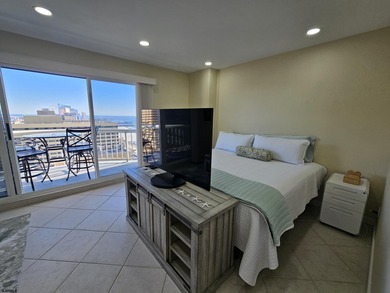 This beautifully appointed studio residence offers approximately