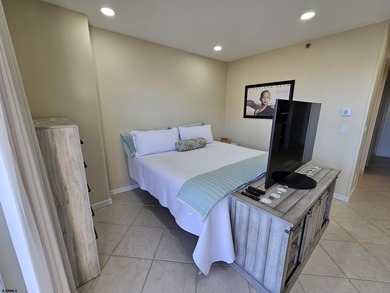 This beautifully appointed studio residence offers approximately