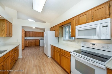 Located in a sought-after resort-style country club community - photo 12