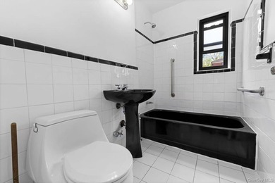 Corner Unit!! Bright and spacious 2-bedroom, 1-bath garden-level - photo 16