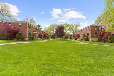 Corner Unit!! Bright and spacious 2-bedroom, 1-bath garden-level - photo 17