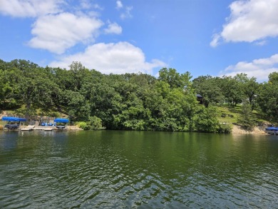 Lake Lot Sale Pending in Apple River, Illinois