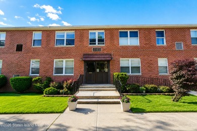 Welcome to this bright and beautifully updated second-floor - photo 2