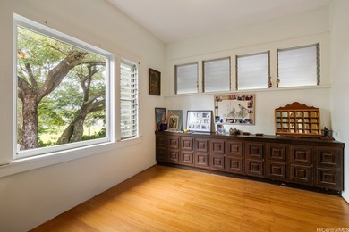 New Price! A classic Manoa-style home located on a quiet - photo 2