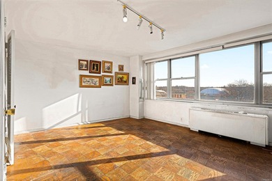 Welcome to this alcove studio, the south exposure ensures plenty - photo 12