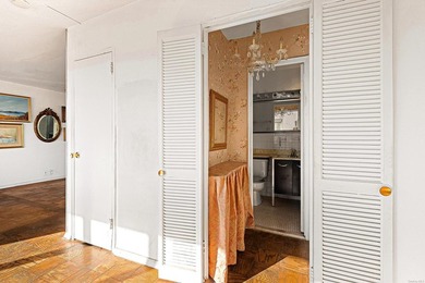 Welcome to this alcove studio, the south exposure ensures plenty - photo 13