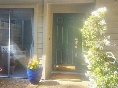 Beautiful 2-bedroom, 2.5-bath townhome located in the highly - photo 2