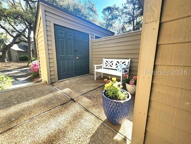 Beautiful 2-bedroom, 2.5-bath townhome located in the highly - photo 4
