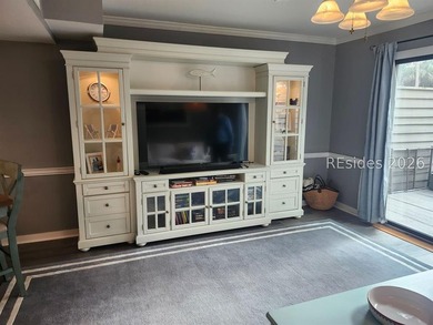 Beautiful 2-bedroom, 2.5-bath townhome located in the highly - photo 8
