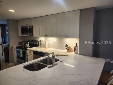 Beautiful 2-bedroom, 2.5-bath townhome located in the highly - photo 10