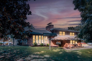 Table Rock Lake Home For Sale in Hollister Missouri