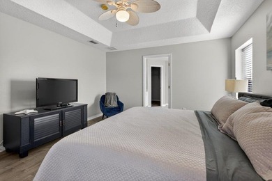 Welcome to this beautifully updated and fully furnished - photo 32