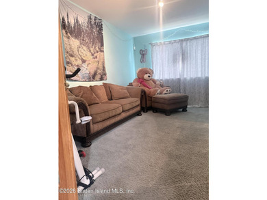 Welcome to 15 Phyllis Ct., a charming 1600 square foot, 3-story - photo 3