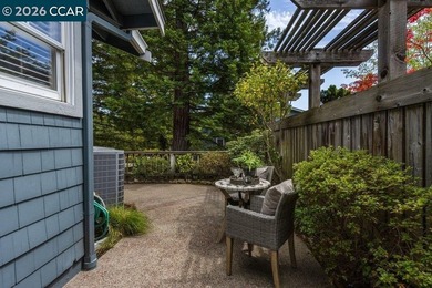 Rare Rossmoor property with a spacious backyard patio - photo 37