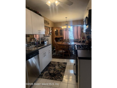 Welcome to 15 Phyllis Ct., a charming 1600 square foot, 3-story - photo 9