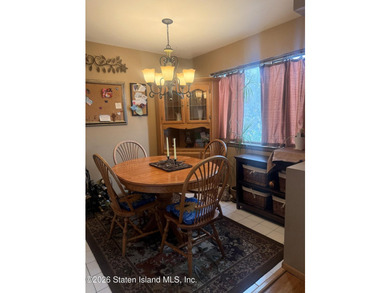 Welcome to 15 Phyllis Ct., a charming 1600 square foot, 3-story - photo 10