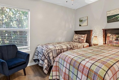 Welcome to this beautifully updated and fully furnished - photo 41