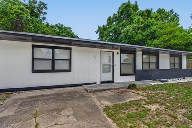 Centrally located in the heart of Fort Walton Beach, this - photo 2