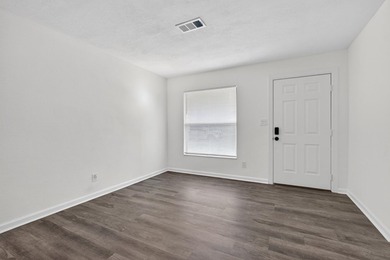 Centrally located in the heart of Fort Walton Beach, this - photo 3