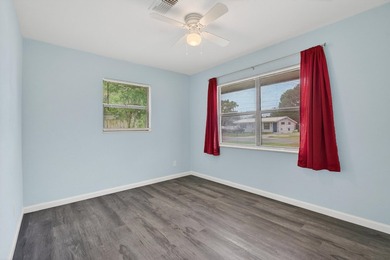 Centrally located in the heart of Fort Walton Beach, this - photo 8