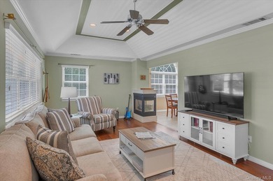 Welcome home to this highly sought-after, beautifully maintained - photo 3