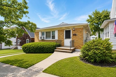 This Ranch home is situated in Westerleigh by manor Rd and - photo 1