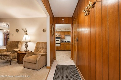 This Ranch home is situated in Westerleigh by manor Rd and - photo 2