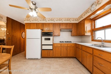 This Ranch home is situated in Westerleigh by manor Rd and - photo 9