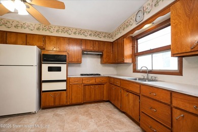 This Ranch home is situated in Westerleigh by manor Rd and - photo 10