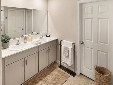 Virtually Staged. Welcome to this beautifully maintained - photo 11