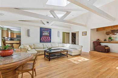 Large Center Hall Colonial in a prime Lawrence location. Set on - photo 11