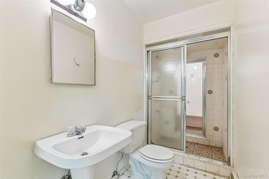 Large Center Hall Colonial in a prime Lawrence location. Set on - photo 38