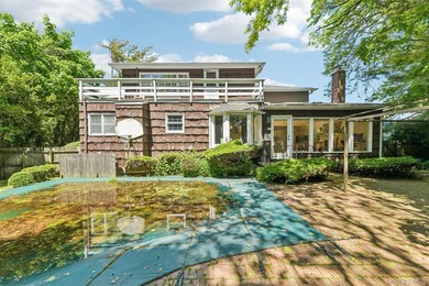 Large Center Hall Colonial in a prime Lawrence location. Set on - photo 40