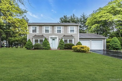 Welcome to a spacious and well-maintained Center Hall Colonial - photo 1