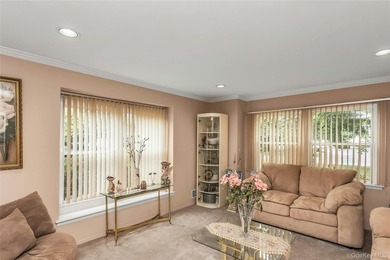 Welcome to a spacious and well-maintained Center Hall Colonial - photo 6