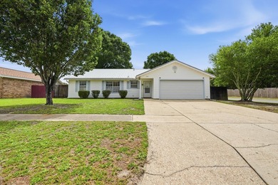 LOCATION - LOCATION - LOCATION! Close to both Military Bases and - photo 2