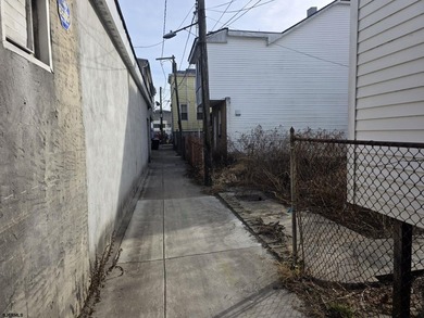 123 N. Georgia Ave 'Rear' is an undersized, vacant residential - photo 3