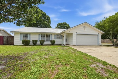 LOCATION - LOCATION - LOCATION! Close to both Military Bases and - photo 4