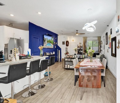 Newer construction, built in 2022. Spacious open floor plan - photo 3
